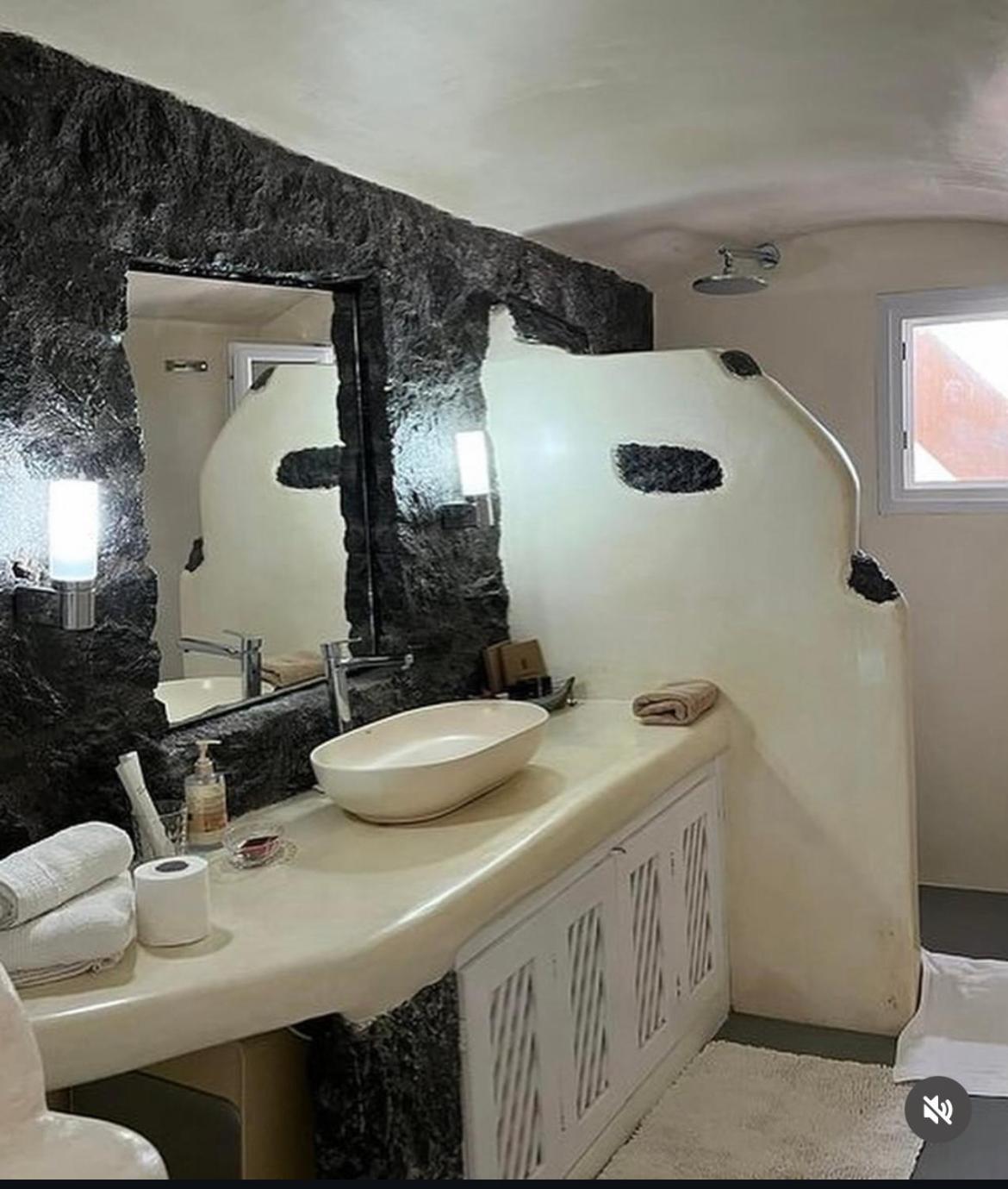 Fira White Residence Luaran gambar
