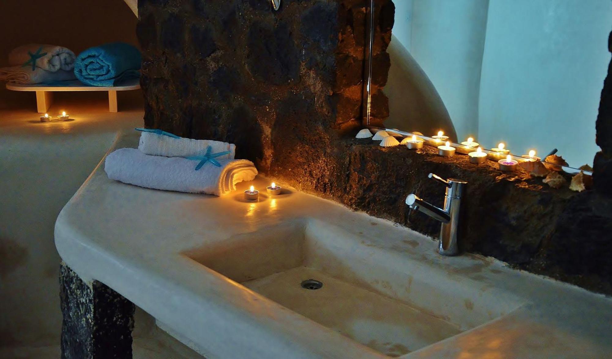 Fira White Residence Luaran gambar